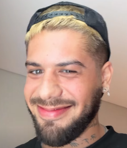 Zé Felipe reage com indignação às críticas sobre sua paternidade