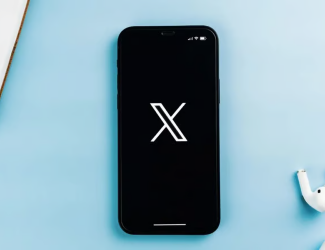 Plataforma X, similar ao Twitter, enfrenta problemas de funcionamento nesta segunda-feira (16/2)