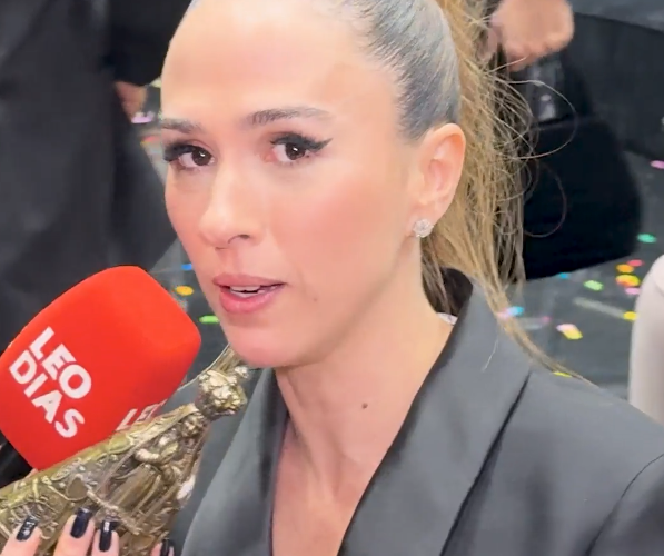 Tata Werneck revela segredos de sua bolsa para Leo Dias nos bastidores do prêmio “Melhores do Ano”
