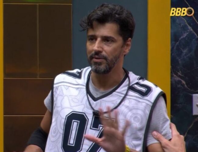 Alberto Cowboy se emociona ao agradecer fã-clube com nome inusitado: “Siri…”