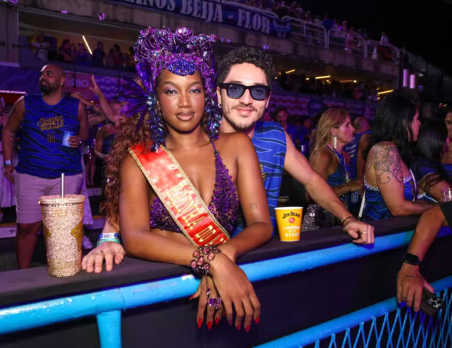 Iza celebra o amor em grande estilo ao lado de João Vitor Silva em evento no Rio