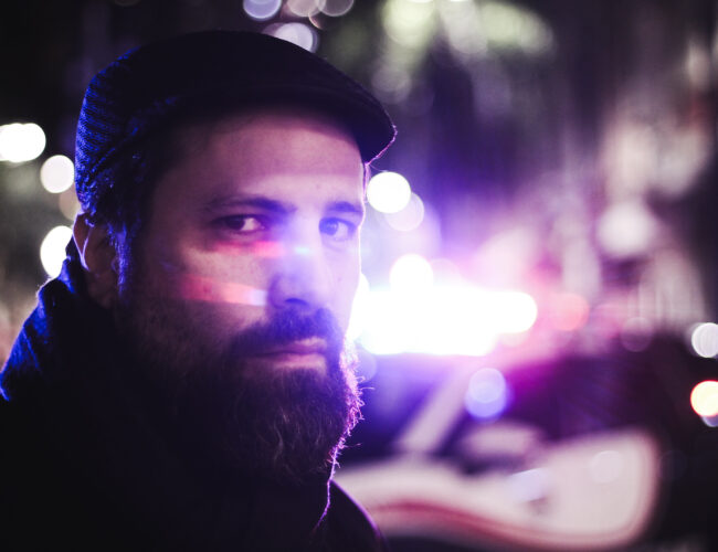 Entre a ausência e a presença: Carlito Mazzoni estreia o álbum ‘Na Janela do Vazio’