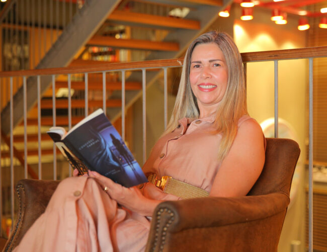 Inspirado em música da Legião Urbana, livro ‘Conexões tardias’ discute luto e distanciamento familiar