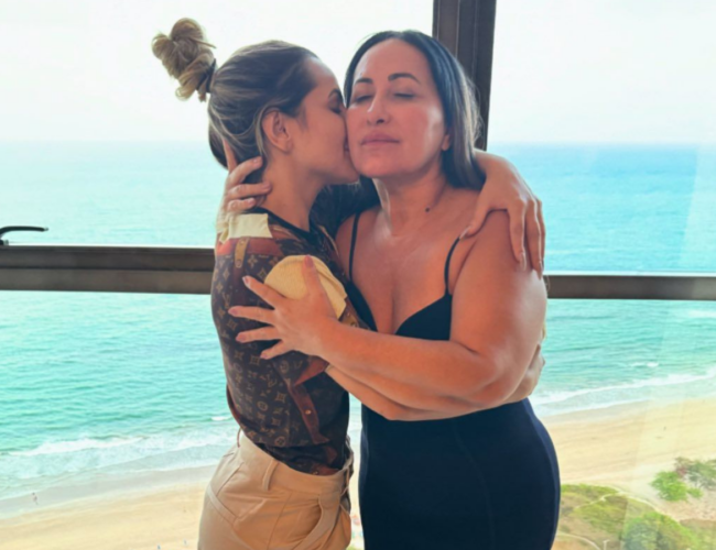 Mãe de Deolane Bezerra denuncia prisão da influenciadora como uma “cortina de fumaça
