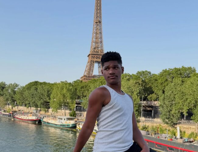 Junior Caldeirão expõe experiência de discriminação em loja europeia; veja o relato.