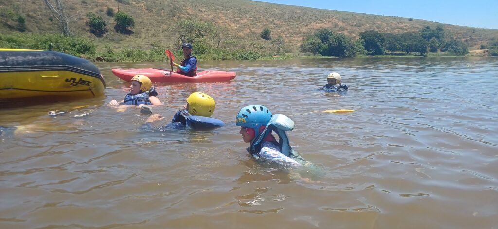 O Guia Definitivo do Rafting: Como Praticar com Segurança e Emoção – por Lucas Soares Fontes