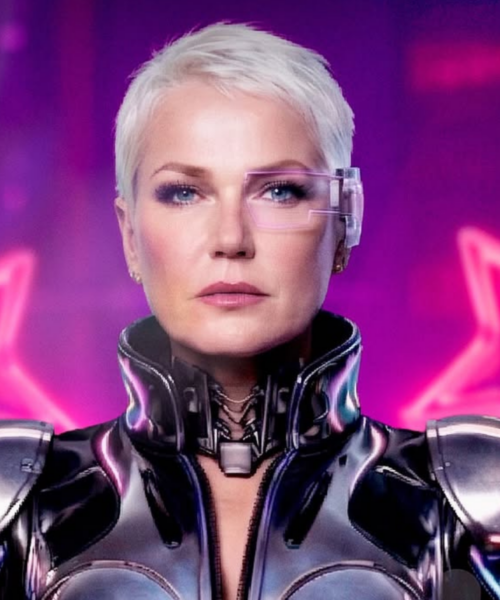 Xuxa desliza sobre o público em uma nave de 400 quilos equipada com tecnologia de ponta