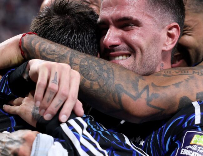 Lázaro Ramos celebra em Buenos Aires após emocionante vitória da Argentina sobre a Inglaterra