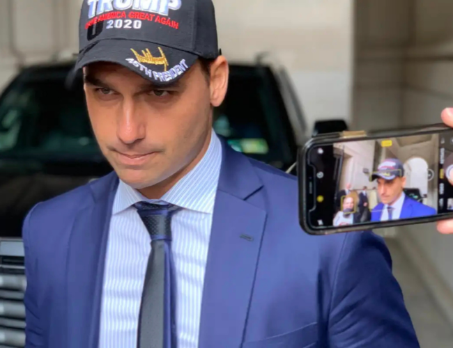 Eduardo Bolsonaro é demitido da Polícia Federal após mais de 30 dias de faltas injustificadas