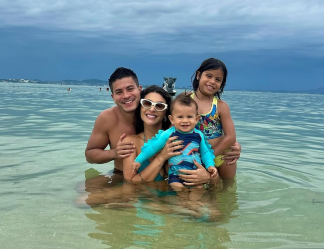 Arthur Aguiar e Jheny Santucci compartilham a emoção da revelação da segunda gravidez