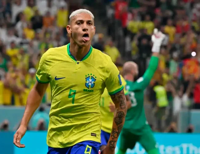 Técnico do Tottenham diz que Richarlison não jogará mais pelo clube inglês