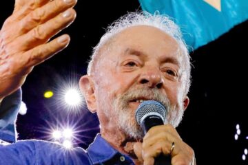 Celebridades celebram a reeleição de Lula para seu quarto mandato presidencial no Brasil