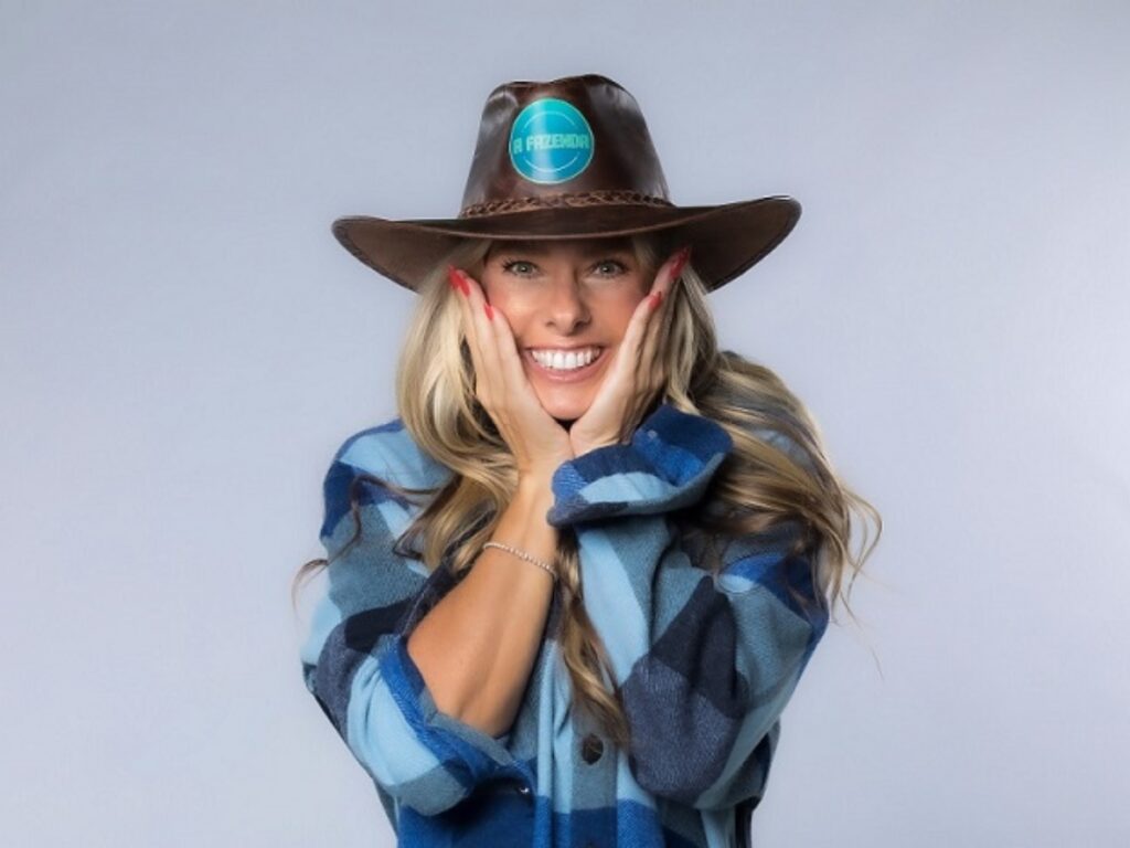 Adriane Galisteu enfrenta desafios na viagem rumo à apresentação de “A Fazenda 18